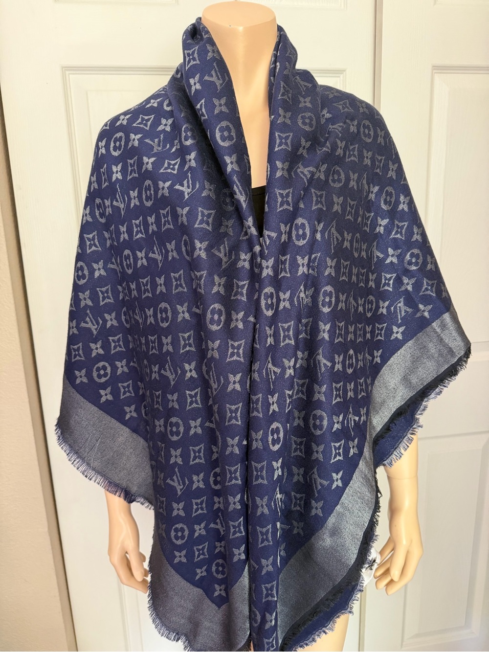 Authentic Louis Vuitton Monogram 
NIGHT BLUE SHINE Scarf Shawl Wrap